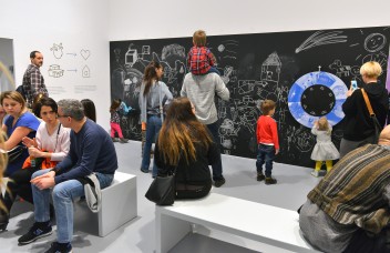 Grafika wydarzenia: Wszystko widzę jako sztukę. Warsztaty z cyklu „Co robi artysta?” dla rodzin z dziećmi z autyzmem