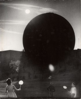 Zdjęcie pracy Tibor Honty, "Summer Evening", 1952, photograph, 59.2 × 48.1 cm, Slovak National Gallery, Bratislava