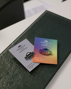 Grafika produktu: Pin Logo Zachęta - kolorowy