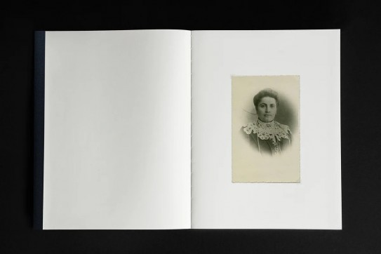 Grafika produktu: Rebecca Topakian. DAME GULIZAR