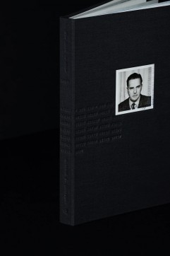 Grafika produktu: Michael Honegger. THE NEED TO KNOW