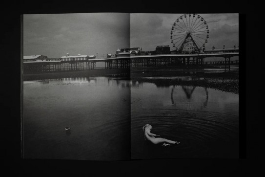 Grafika produktu: Tomasz Tomaszewski. THE WORLD IS WHERE…