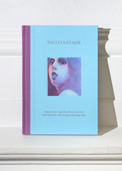 Grafika produktu: Paulina Stasik. Autoportret z językiem na wierzchu