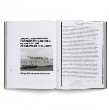 Grafika produktu: Women Photographers 1900–1975: A Legacy of Light