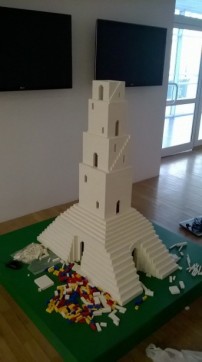 Building a tower of dreams. Winter family workshops (in Polish)