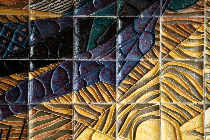 Fragment mozaiki oświetlonej słońcem