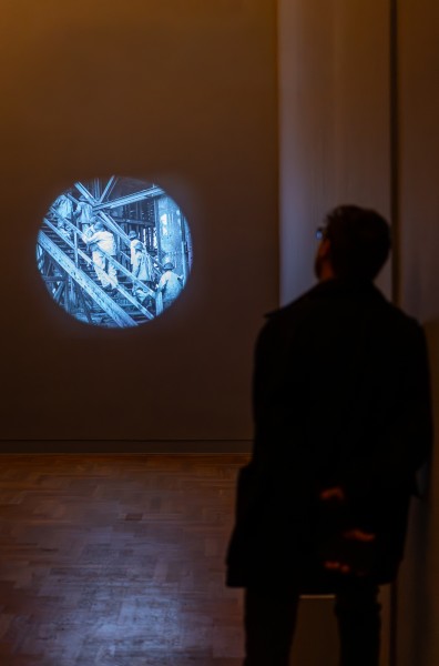 Watch the exhibition together! Guided tour in plain Polish