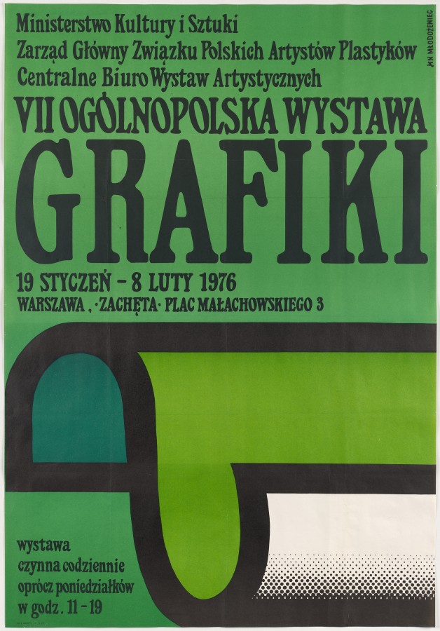 Na zielonym tle czarny abstrakcyjny kształt u dołu plakatu. Powyżej czarne napisy w tym największy: VII Ogólnopolska Wystawa Grafiki.