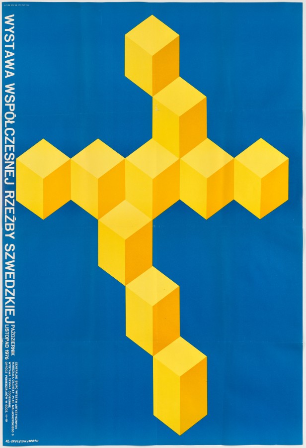 Na niebieskim tle żółte nieduże sześciany układają się w kształt przypominający krzyż. Całość może kojarzyć się z flagą Szwecji.