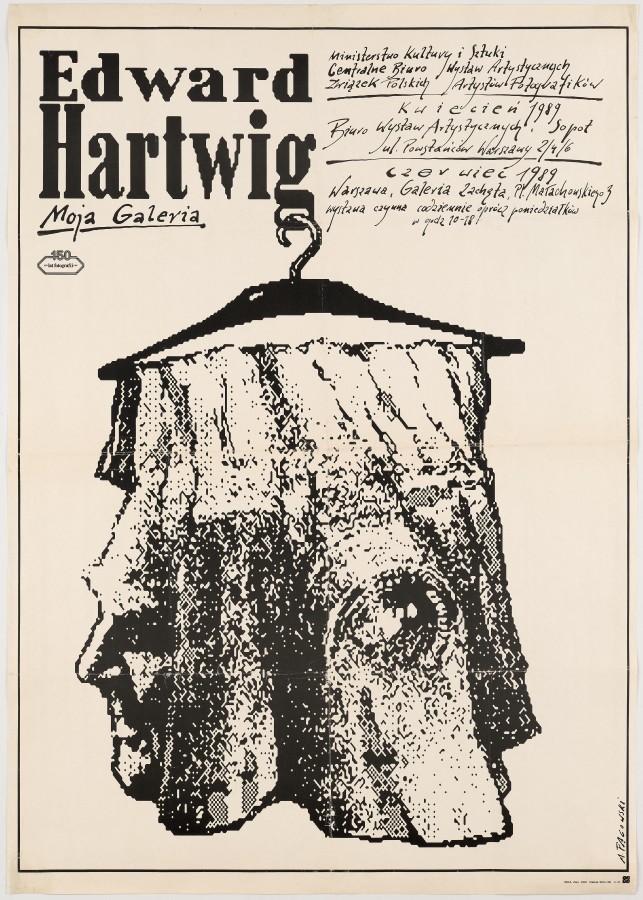 Białe tło, na górze czarne napisy. Rozpikselowany kształt: połać tkaniny wiszącej na wieszaku, który zawieszony jest na literze g w nazwisku Hartwig.