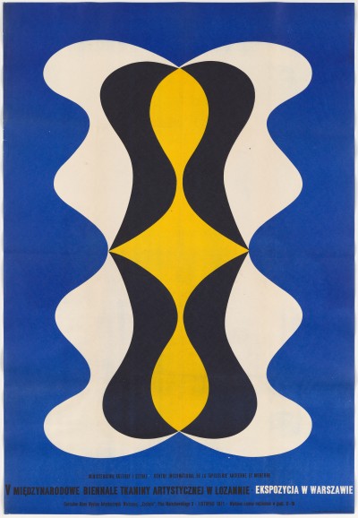 Na niebieskim tle bardzo duży kolorowy abstrakcyjny kształt przypominający nieregularna plamę: z brzegu białą, w głębi czarną, w środku żółtą.