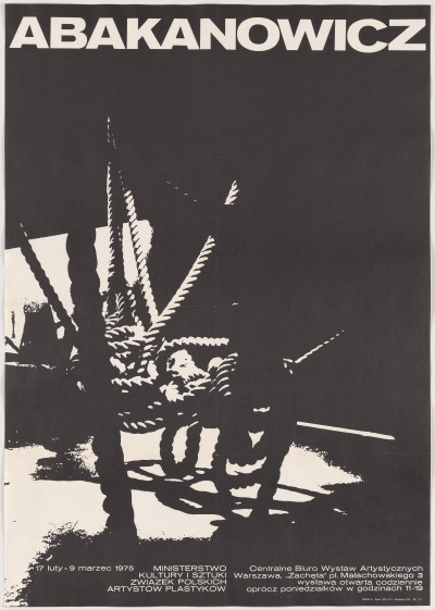 Czarno-biały, sprawia wrażenie fotograficznego negatywu. Głównym elementem jest duża konstrukcja z grubych lin. Na górze: napis Abakanowicz.