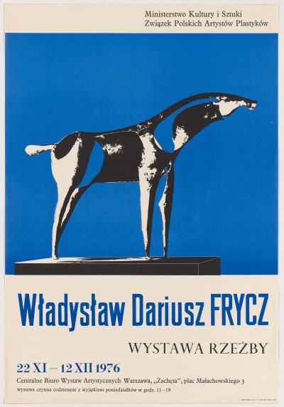 Na niebieskim tle czarno-białe zdjęcie rzeźby: uproszczona figura zwierzęcia, być może konia. Poniżej na białym tle niebieskie napisy.