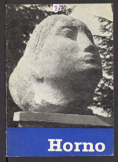 Na okładce czarno-białe zdjęcie kamiennej głowy, u dołu na niebieskim tle białymi literami nazwisko "Horno". Wewnątrz tekst, kalendarium twórczości, spis prac i czarno-białe ilustracje rzeźb. 
