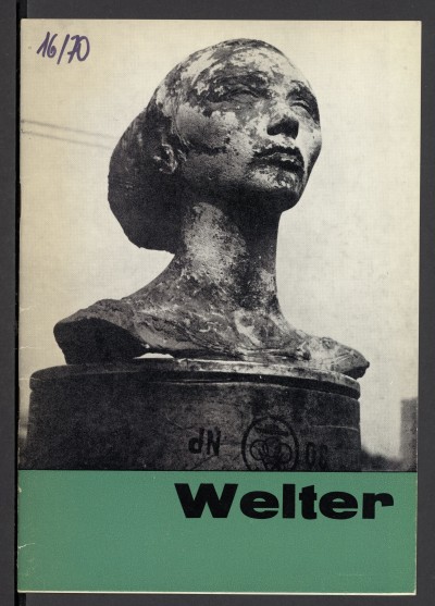 Prawie całą okładkę wypełnia zdjęcie kamiennej, kobiecej głowy o azjatyckich rysach. U dołu zielona apla z nazwiskiem "Welter". Wewnątrz tekst, kalendarium twórczości, spis prac oraz czarno-białe ilustracje figuralnych rzeźb.  