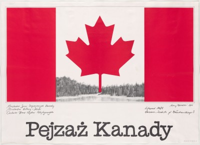Większą część zajmuje flaga Kanady: z prawej i lewej strony czerwona, na środku biała z czerwonym klonowym liściem. Pod liściem dorysowany krajobraz.