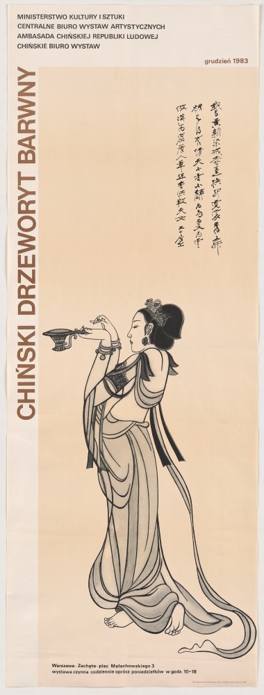 Podłużny długi plakat. Na kremowym tle postać kobiety w orientalnym stroju namalowana czarną kreską. Po lewej napis: chiński drzeworyt barwny.