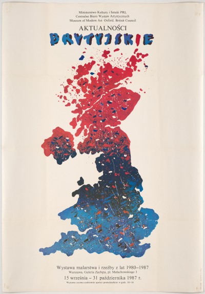 Na białym tle czerwono-niebieski kleks z farby układający się w kształt Wysp Brytyjskich. Kleks jest też punktowo pochlapany białą farbą.