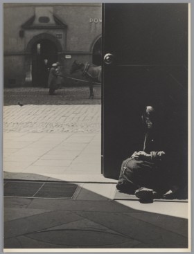 Zdjęcie pracy Warsaw (A Beggar)