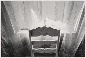 Zdjęcie pracy Krzesło i podarta firanka, Rhode Island